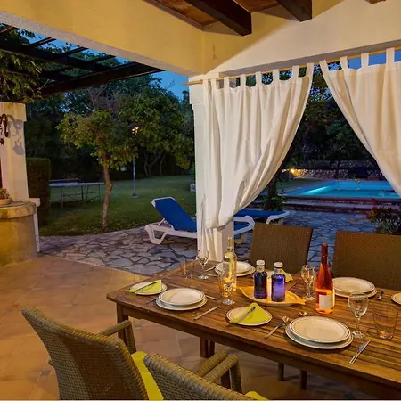 Sleeps 4 Pool Air Con Wifi * Pollença