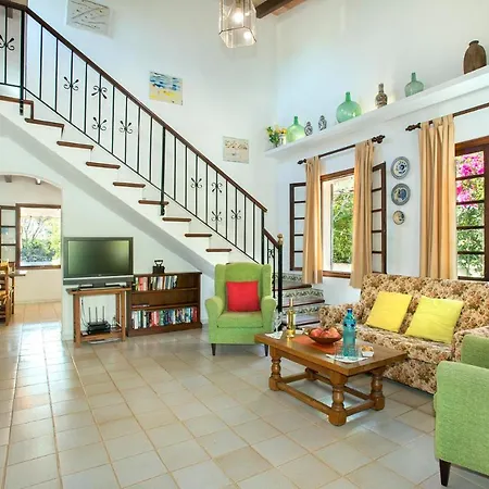 Sleeps 4 Pool Air Con Wifi *