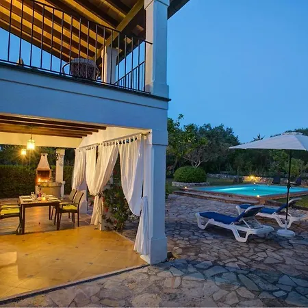 Sleeps 4 Pool Air Con Wifi Villa Pollença